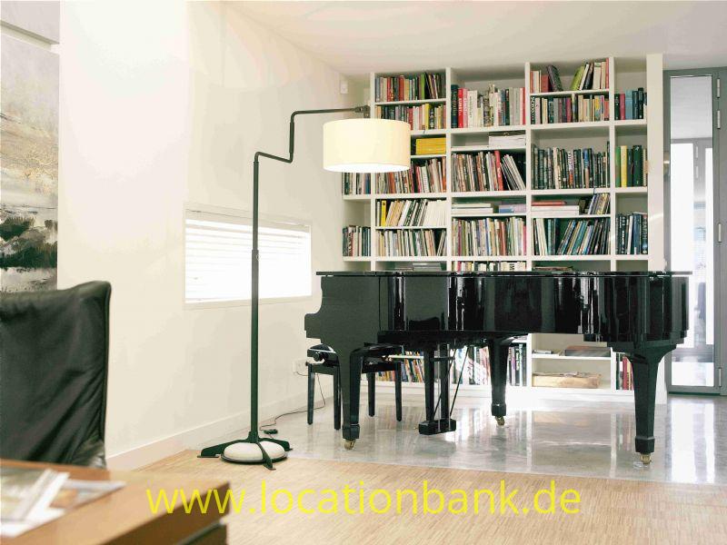 Wohnzimmer mit piano